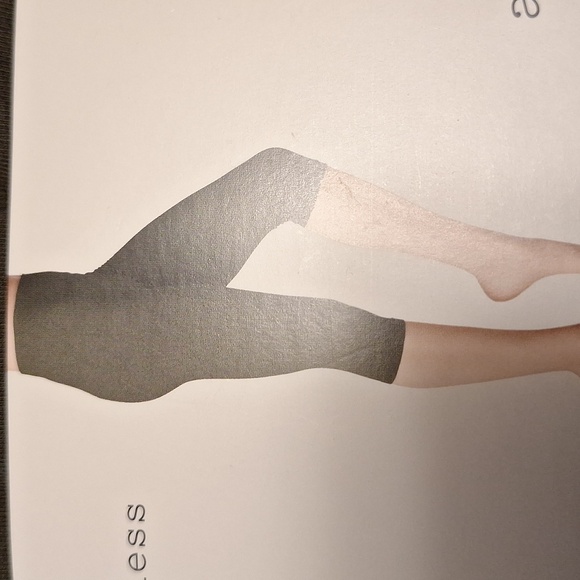 NEW!!  A NEW DAY CAPRI LEGGINGS. - Picture 5 of 5